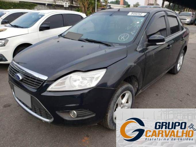 FORD FOCUS SEDAN 10/10